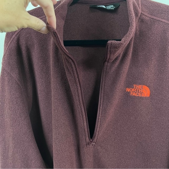 The North Face 1/4 Quarter Zip Fleece Pullover - Picture 3 of 12